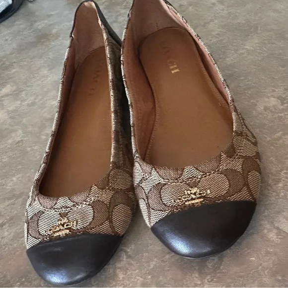 COACH Chelsea Ballet Flat Classic
Signature Logo Tan Fabric Brown
Leather - Picture 2 of 4